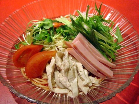 サラダ風冷麺(トマトダレ)：赤穂飯店